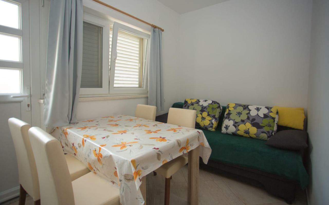 Apartment Ribica Kastela Bagian luar foto