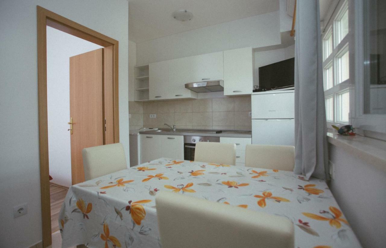 Apartment Ribica Kastela Bagian luar foto