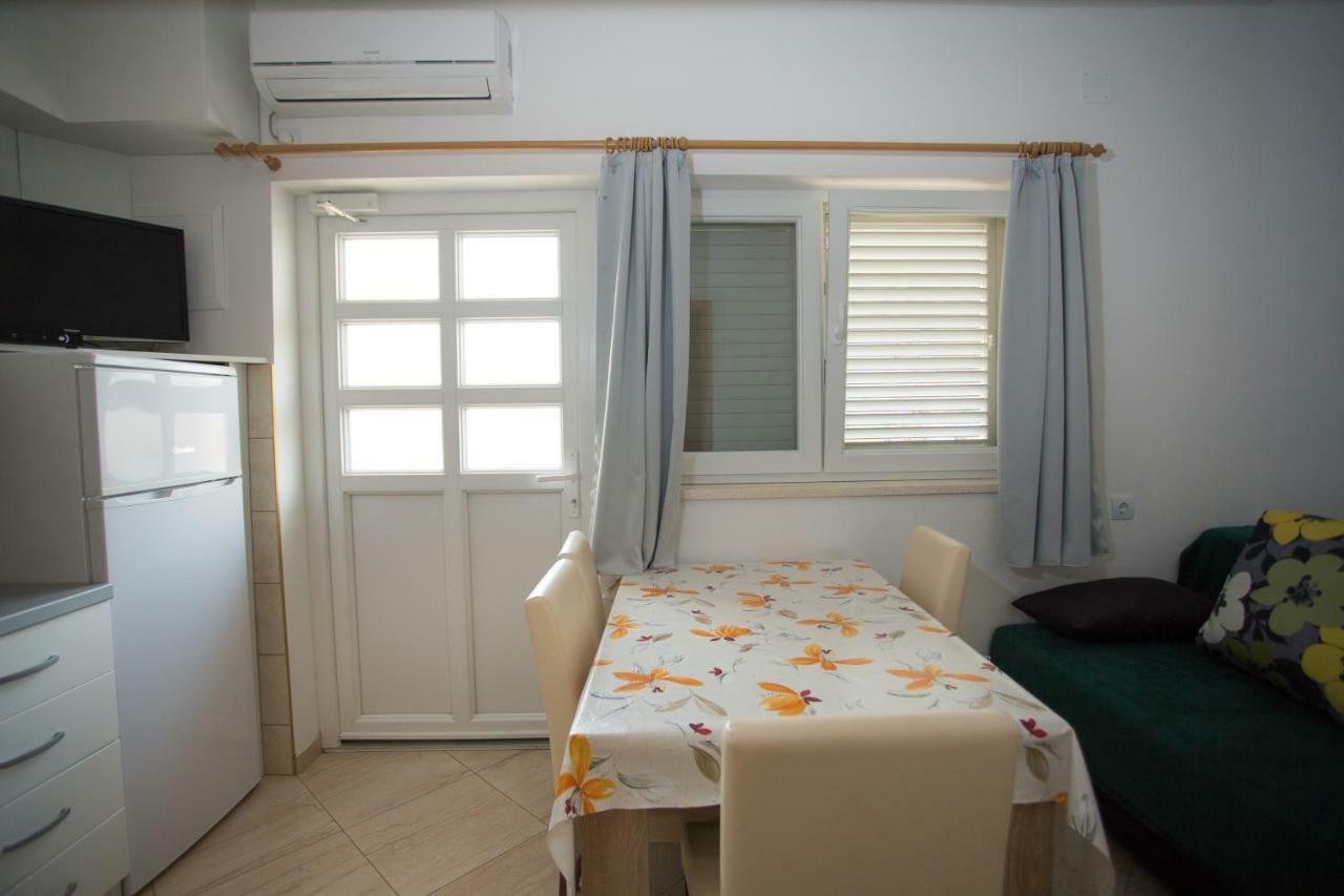 Apartment Ribica Kastela Bagian luar foto