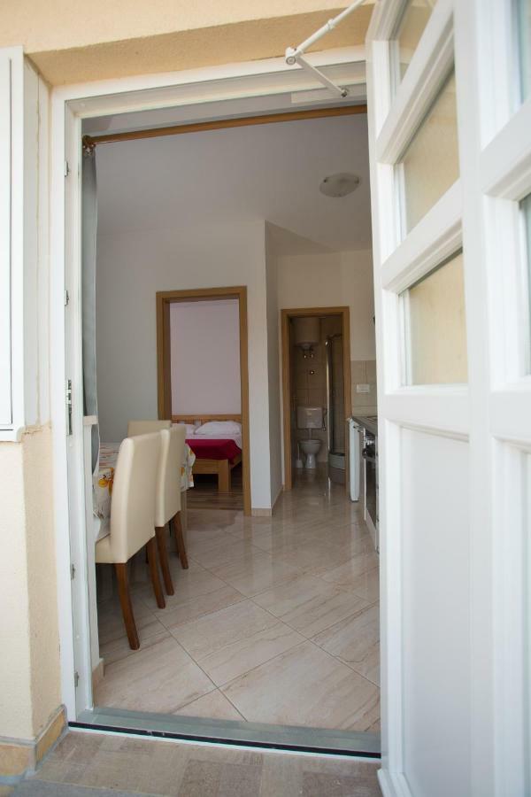 Apartment Ribica Kastela Bagian luar foto