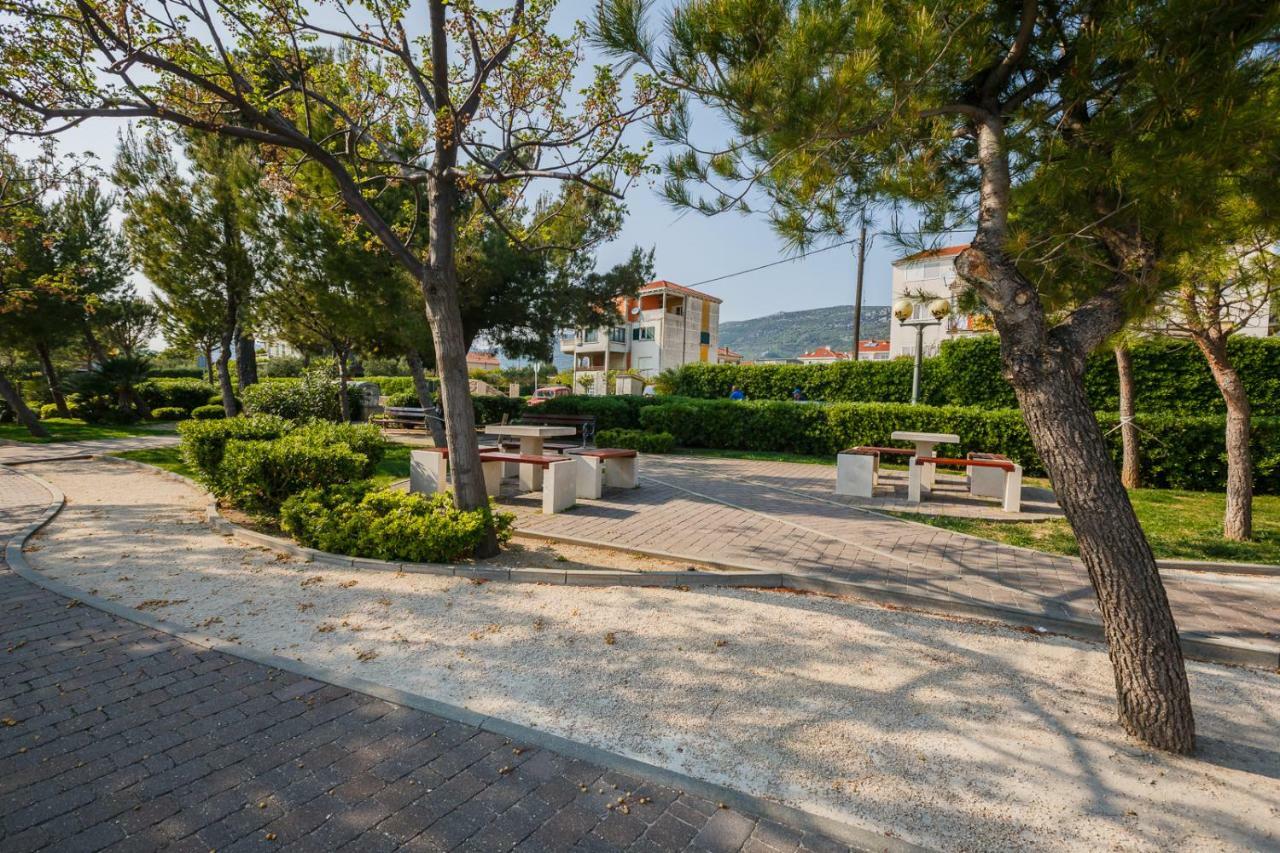 Apartment Ribica Kastela Bagian luar foto